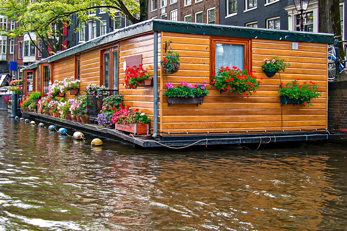 Плавучий дом в Амстердаме